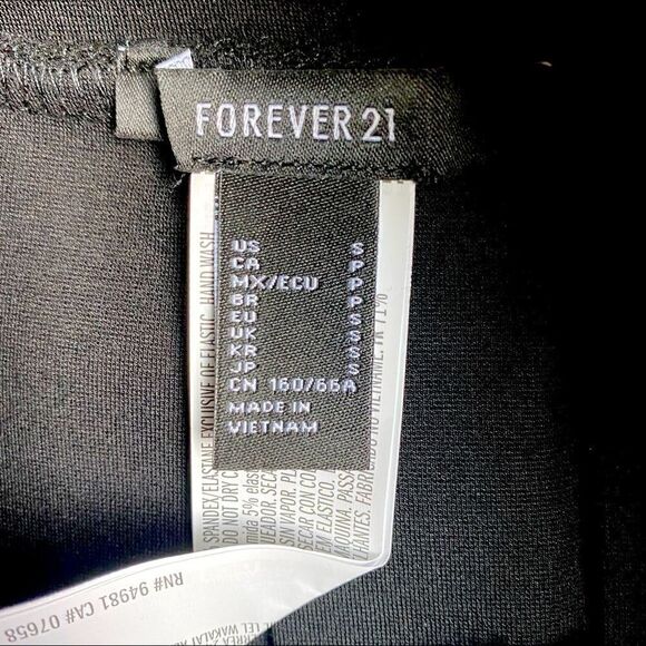 Forever 21 Short Black Skirt Pleated NWT Sz Medium - Picture 3 of 6